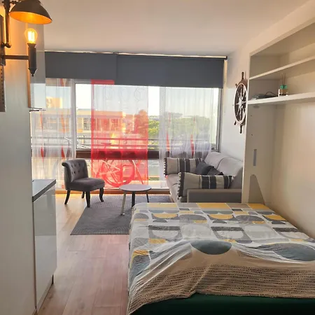 Heliotel Marine Avec Balcon Au 4eme étage à 200m De La Appartement Saint-Laurent-du-Var