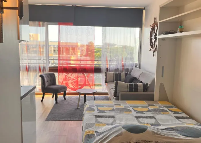 Heliotel Marine Avec Balcon Au 4eme Etage A 200m De La アパート サン・ローラン・デュ・ヴァール